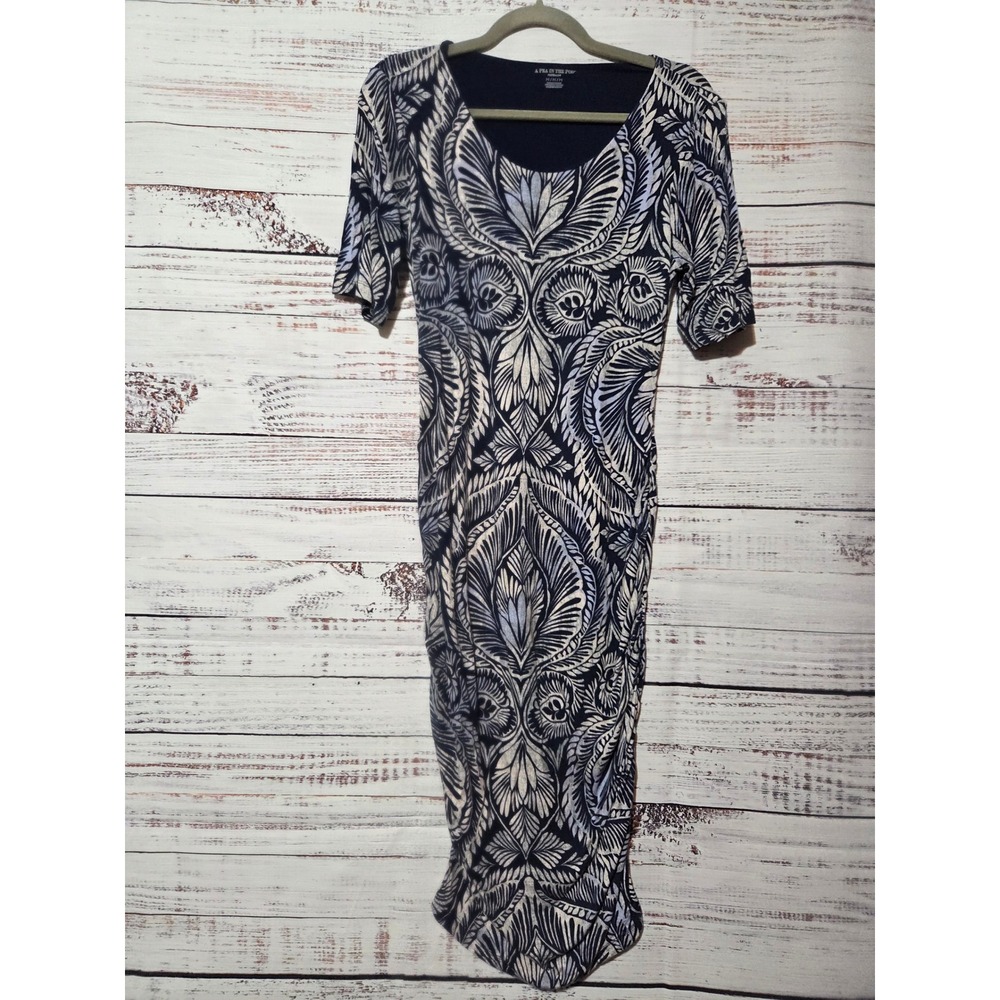 A Pea in the Pod Maternity Dress Blue White Feather Print Ruched Midi Medium